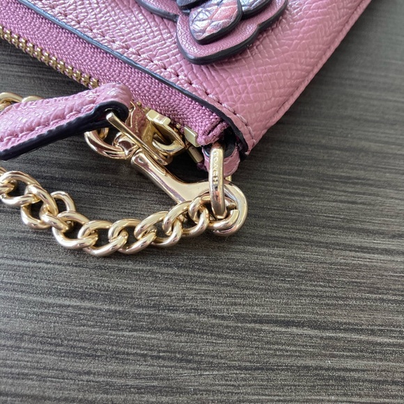 🍍 HOST PICK🍍🦁 Coach Large Wristlet With Butterfly Applique - Picture 8 of 10